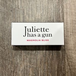 😍 5 for $25 Sample Sale - Magnolia Bliss Juliette Has A Gun